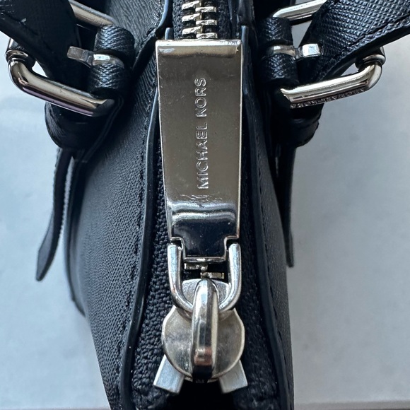 Black Michael Kors Tote - Like New!! - Picture 5 of 8